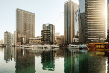 Dubai Marina 'nın modern gökdelenleri, Birleşik Arap Emirlikleri.