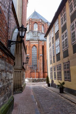 Riga Eski Kasabası. Orta Çağ Gotik Mimarisi. Riga Letonya 'nın başkenti. Baltık devletleri. Avrupa.