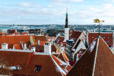 Tallin Eski Kasabası. Orta Çağ Gotik Mimarisi. Tallin Estonya 'nın başkenti. Baltık devletleri. Avrupa.