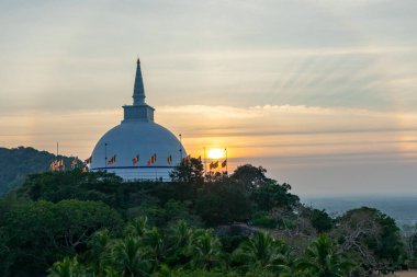 Mihintale 'deki Budist tapınağı Anuradhapura yakınlarındaki antik şehir, Sri Lanka.
