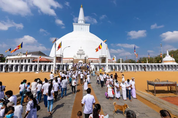 Anuradhapura Sri Lanka Março 2022 Ruwanweliseya Dagoba Budista Stupa Turista — Fotografia de Stock