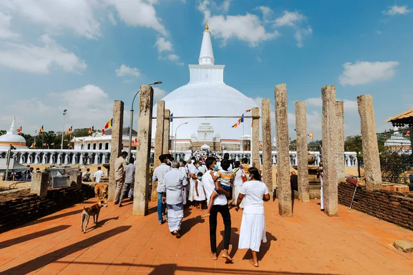 Anuradhapura Sri Lanka Março 2022 Ruwanweliseya Dagoba Budista Stupa Turista — Fotografia de Stock