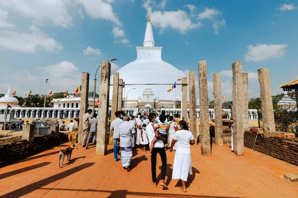 Anuradhapura Sri Lanka 2022年3月3日 ルワニセヤ ダゴバ仏教のストゥーパ観光と巡礼地 スリランカのAnuradhapura — ストック写真