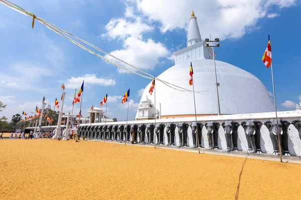 Anuradhapura Sri Lanka Março 2022 Ruwanweliseya Dagoba Budista Stupa Turista — Fotografia de Stock