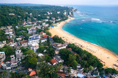 Havadan. Unawatuna, Sri Lanka 'daki sahil manzarası.
