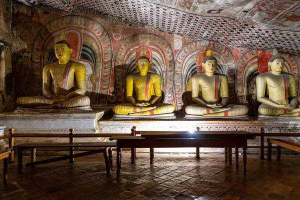 동굴의 사원이야 신전은 스리랑카 근처에 유산으로 지정되어 — 스톡 사진
