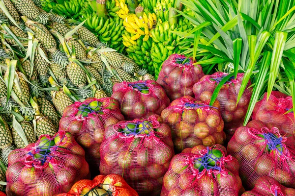Varias Variedades Verduras Tropicales Cuidadosamente Arregladas Para Venta Mercado Local — Foto de Stock