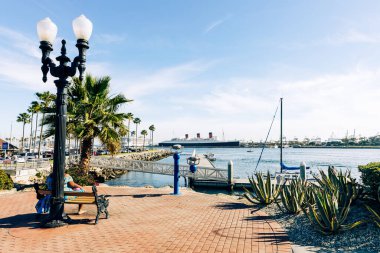 Long Beach, Kaliforniya 'daki Gökkuşağı Limanı' ndaki Shoreline Village. ABD.
