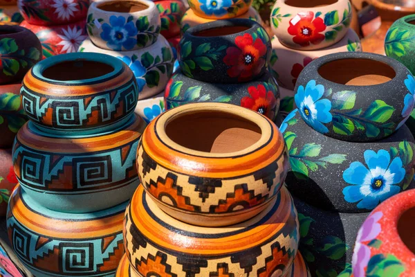 Variété Pots Céramique Peints Colorés Mexicains Dans Marché Aux Souvenirs — Photo