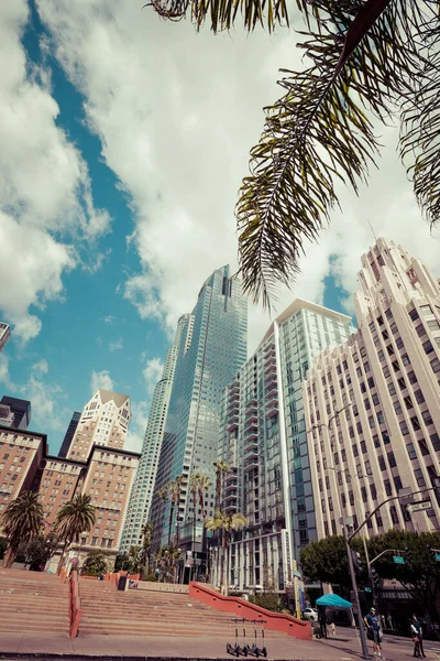 Los Angeles, Kaliforniya, ABD 'deki şehir merkezindeki binaların silueti.