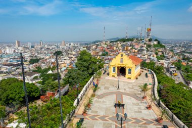 Guayaquil, Santa Ana Hill 'deki Guayaquil Kilisesi. Geleneksel sömürge mimarisi, Ekvador 'un ikinci büyük şehri.. 