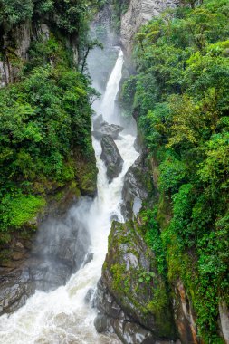 El Pailon del Diablo Şelalesi Banos Santa Agua, Ekvador 'da. Güney Amerika.