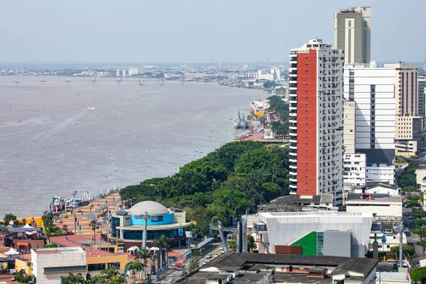 Guayaquil, Ekvador. Geleneksel koloni mimarisi. Guayaquil, Ekvador 'un ikinci büyük şehridir. Popüler turizm merkezi.