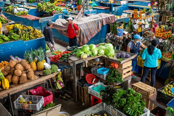 Puyo Ecuador 2022 Tradiční Ekuadoriánský Potravinářský Trh Prodávající Zemědělské Produkty — Stock fotografie