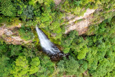 Ekvador Şelalesi. Vilcabamba, Ekvador 'daki dağ suyu manzarası. Güney Amerika.