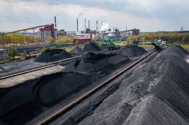Kömür Madeni Hava Manzarası. Kara kömür için çıkarıcı endüstri, üst görünüm hava aracı.