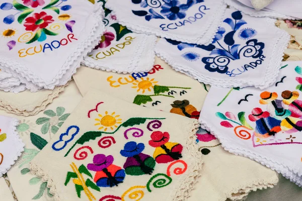 Színes Andok Textíliák Helyi Szuvenír Piacon Otavalóban Ecuadorban Dél Amerika — Stock Fotó