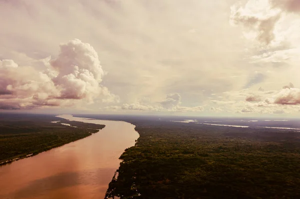 Vista Aérea Del Río Amazonas Selva Tropical Verde Perú América —  Fotos de Stock