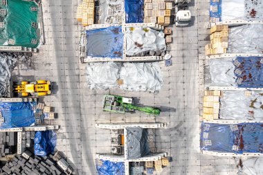 Farklı elementlerin olduğu Endüstriyel Depo. Hava görüntüsü. Sanayi Arkaplanı. 