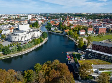Bydgoszcz. Brda Nehri yakınlarındaki Bydgoszcz şehir merkezinin havadan görüntüsü. Kuyavian-Pomeranya Voyvoda 'sındaki en büyük şehir. Polonya. Avrupa.
