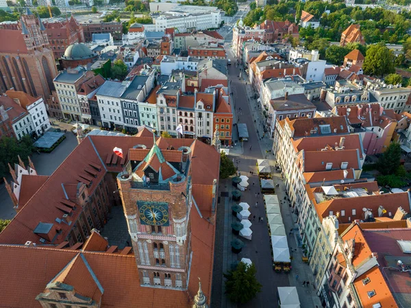Torun. Eski Torun şehrinin havadan görünüşü. Vistula (Wisla) Köprüsü ve Ortaçağ 'ın Torun şehrinin tarihi binaları. Kuyavian-Pomeranya Voyvodalığı