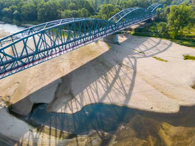 Torun. Vistula (Wisla) Ortaçağ 'ın Torun kentindeki Köprü' nün Havadan Görünümü. Kuyavian-Pomeranya Voyvodalığı