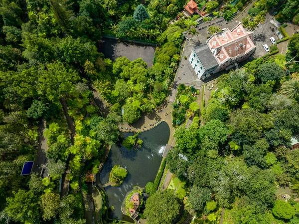 Funchal Green Gardens Hava Manzarası. Funchal Portekiz 'in Madeira Adası' nın başkenti ve en büyük şehridir. Avrupa.
