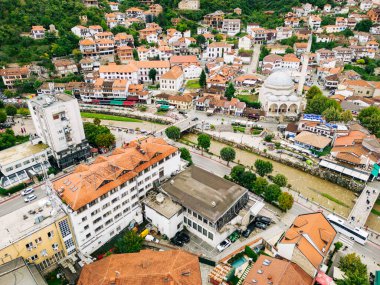 Prizren Eski Şehir Hava Manzarası. Sinan Paşa Camii. Kosova 'nın tarihi ve turistik kenti. Balkanlar. Avrupa. 