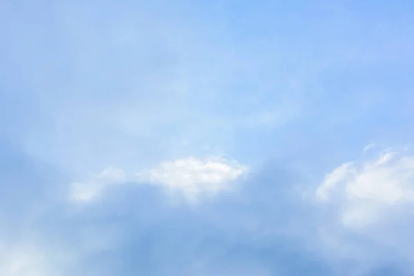 Céu Azul Com Nuvens Brancas Fofas Natureza Fundo — Fotografia de Stock