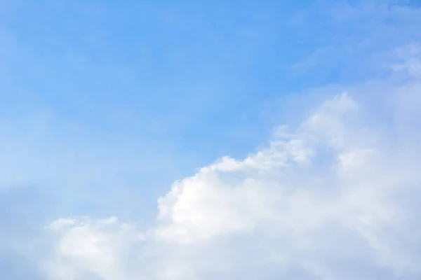 Céu Azul Com Nuvens Brancas Fofas Natureza Fundo — Fotografia de Stock