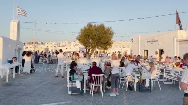 Paros Cyclades Islands Greece Jule People Eat Traditional Greek Cafe — Stockvideo