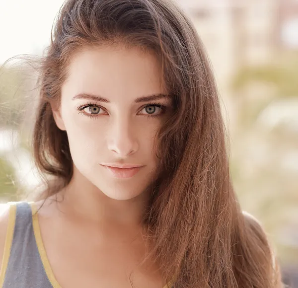 Beautiful sexy woman with green eyes and long hair outdoors back — Stock Photo, Image