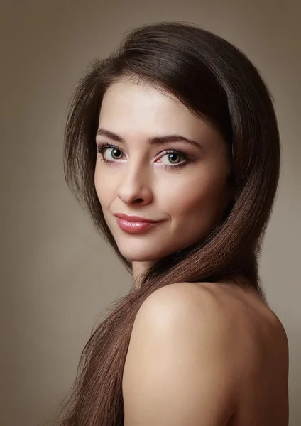 Retrato de tono de mujer hermosa sonriendo. Primer plano. — Foto de Stock