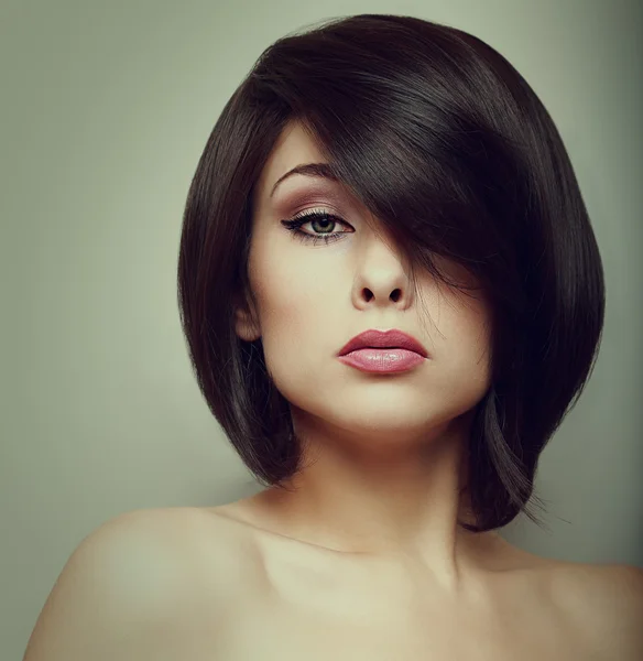 Maquiagem rosto de mulher bonita com cabelo curto estilo. retrato vintage Imagens De Bancos De Imagens Sem Royalties