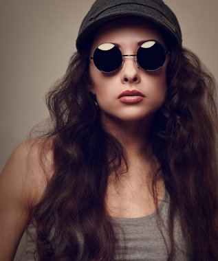 seksi güzel kadın modeli Güneş gözlüğü. Vintage portre