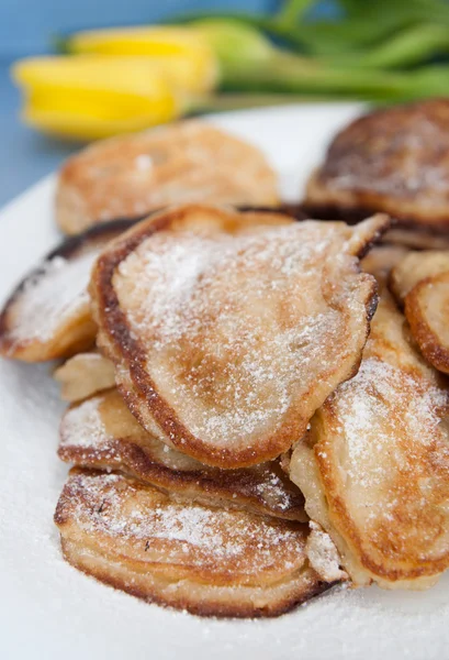 Pfannkuchen mit Äpfeln — Stockfoto