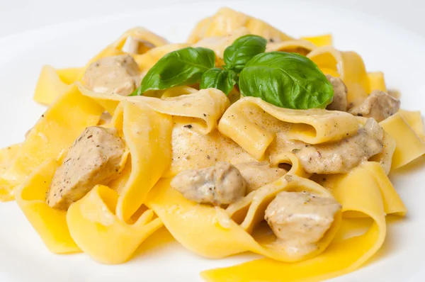 Tagliatelle with chicken — Stock Photo, Image