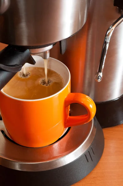 Tazza di caffè nel percolatore — Foto Stock