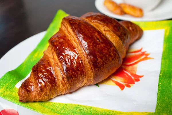 Das leichte frische Frühstück und der Kaffee. — Stockfoto