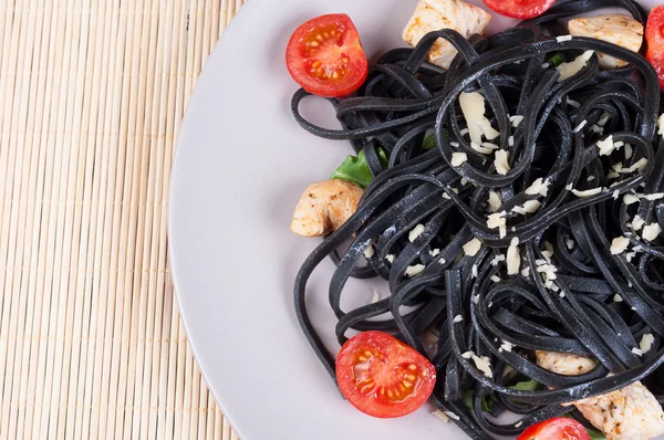 siyah tagliolini makarna