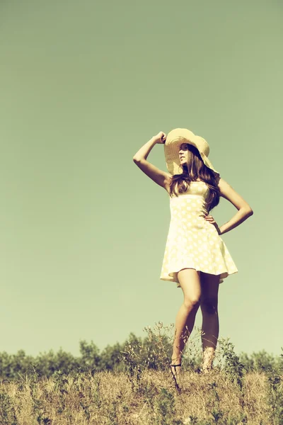 La ragazza con un cappello . — Foto Stock