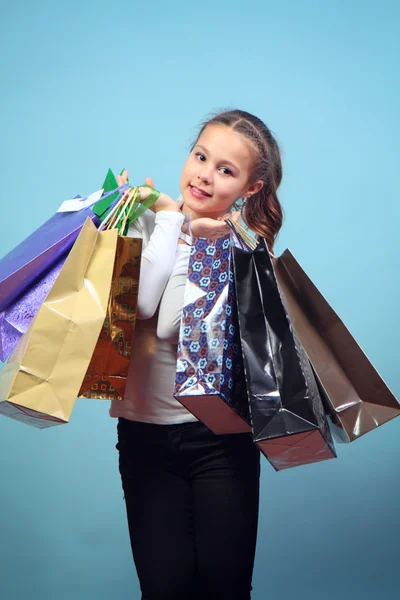 Menina com compras . — Fotografia de Stock