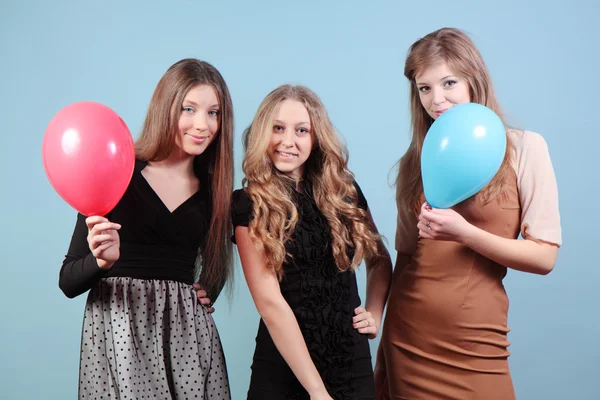 Een groep van mooie meisjes op het feest — Stockfoto