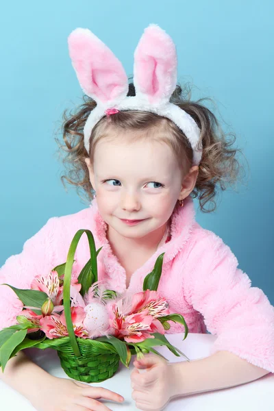 Menina com orelhas de coelho — Fotografia de Stock