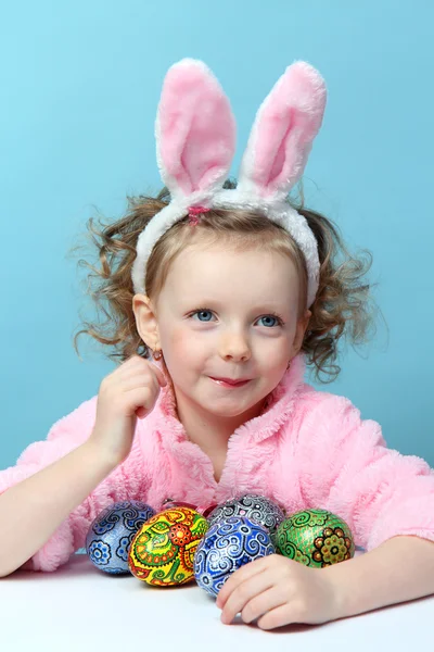 Fille avec des oreilles de lapin — Photo