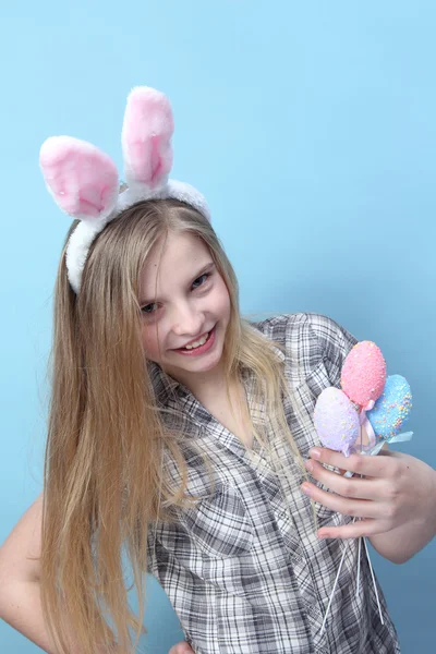 Fille avec des oreilles de lapin — Photo