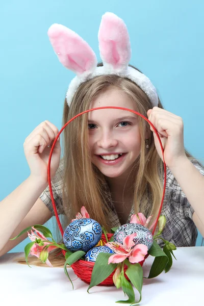 Fille avec des oreilles de lapin — Photo