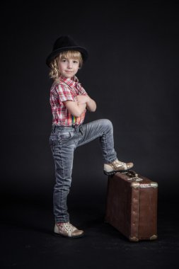 stüdyoda küçük kız.