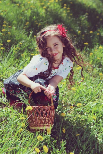 Little girl in the Ukrainian national costume. — Stock Photo, Image