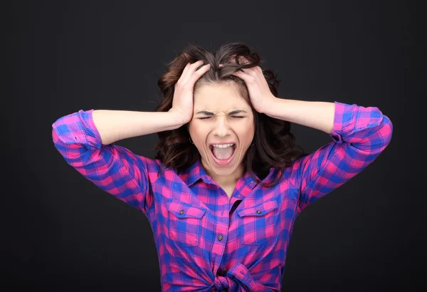 Jonge vrouw verbaasd — Stockfoto